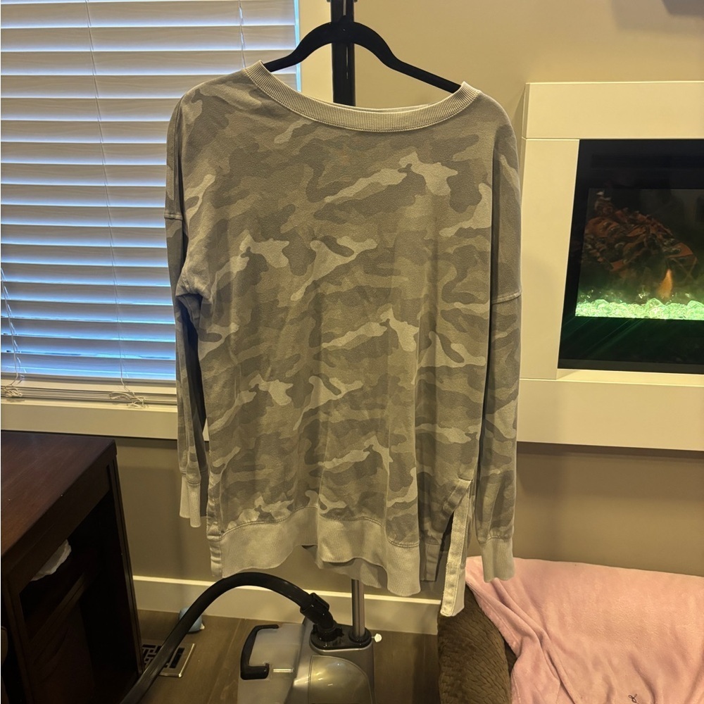 Old Navy Gray Camo Crewneck Sweatshirt